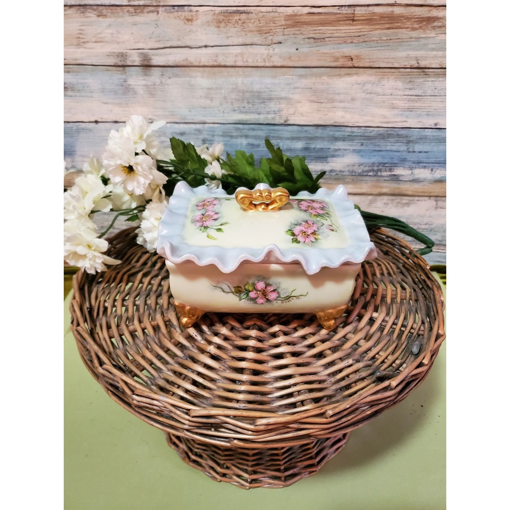 Vintage Porcelain Vanity Trinket Box Floral‎ Design Ornate Gold Feet Ruffled Lid
